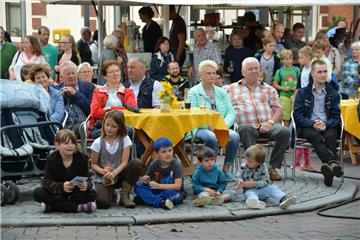 Krönung der Sonnenblumenkönigin in Bad Bederkesa