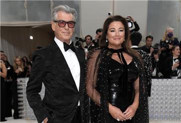 Pierce Brosnan (l) und Keely Shaye Smith haben zwei gemeinsame Söhne.