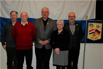 Pieter Dotinga, Albert de Geus, Henk Tijink, Wilma Sievert und Adri Donders bilden den Vorstand des niederländischen Traditionsvereins. 