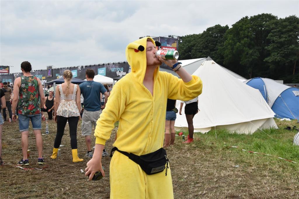 Pikachu ist in Rente gegangen und verbringt seine Freizeit nun auf Festivals.