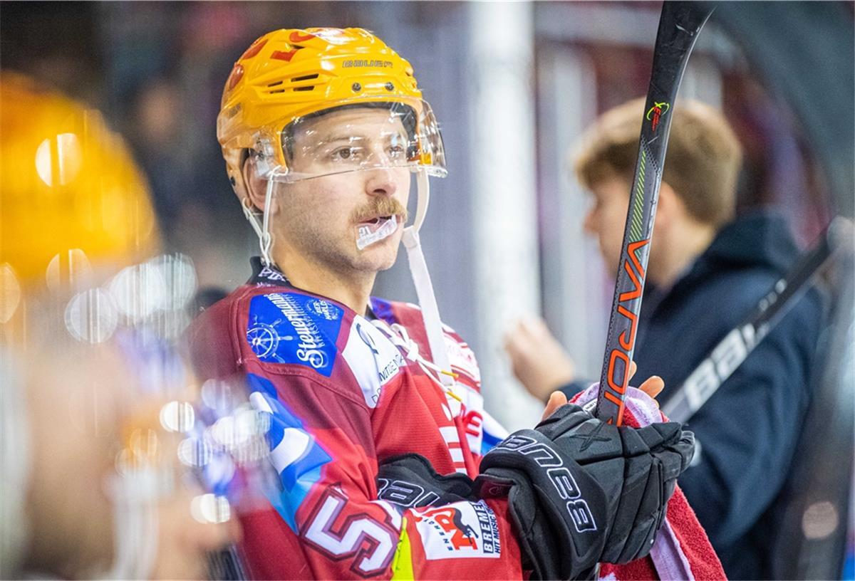 Pinguins wollen Siegesserie gegen Wolfsburg ausbauen Pinguins-Center Alex Friesen steht vor dem Comeback.