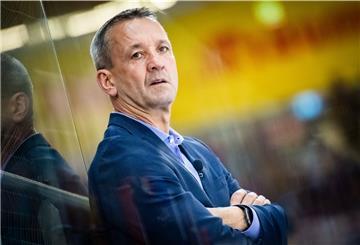 Pinguins-Cheftrainer Thomas Popiesch hat sich mit dem Coronavirus infiziert und steht gegen Berlin nicht hinter der Bande.