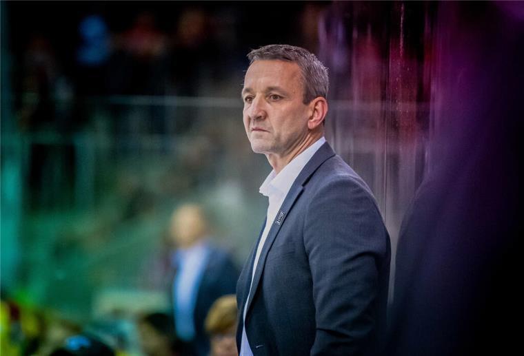 Pinguins Cheftrainer Thomas Popiesch konnte mit seinem Team einen Punkt holen.