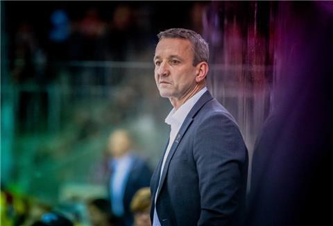 Pinguins Cheftrainer Thomas Popiesch konnte mit seinem Team einen Punkt holen.