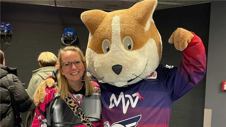 Pinguins-Fan Mareike mit Feldhamster Udo.
