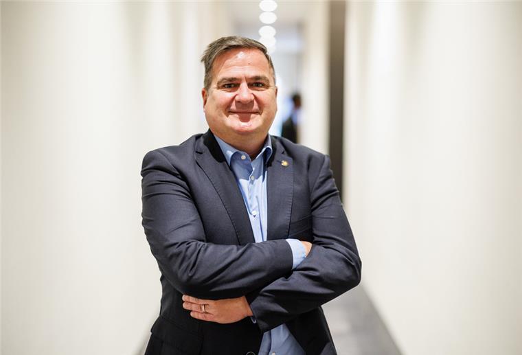 Hasselbring als DEB-Vize-Präsident gewählt Pinguins-Geschäftsführer Hauke Hasselbring wird als neuer Vize-Präsident beim DEB für die Finanzen zuständig sein.