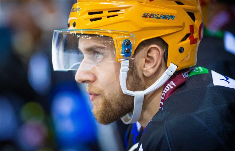 Luca Gläser trifft für Crimmitschau Pinguins-Stürmer Luca Gläser läuft per Förderlizenz an diesem Wochenende für die Eispiraten Crimmitschau auf.