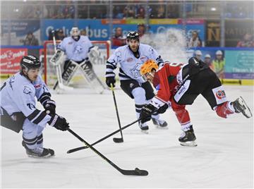 Pinguins-Stürmer Miha Verlic (rotes Trikot) und seine Teamkollegen warfen auch gegen die Nürnberg Ice Tigers wieder alles in die Waagschale, um nach sechs Niederlagen in den vergangenen sieben Spielen endlich wieder einen Sieg feiern zu können.