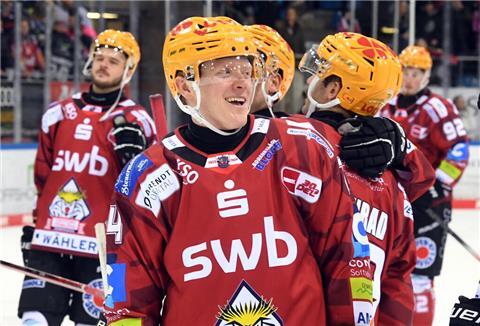 Pinguins-Stürmer Ross Mauermann strahlt und signalisiert Zuversicht.