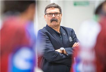 Pinguins-Teammanager Alfred Prey hält seine Mannschaft zusammen.