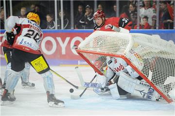 Pinguins-Torhüter Tomas Pöpperle zeigte ein gutes Spiel. Nicht einmal ein umgekipptes Tor brachte den Torhüter der Fischtown Pinguins aus der Ruhe.