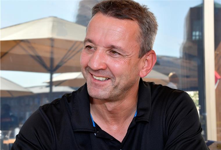 Thomas Popiesch am Sonntag zu Gast im NDR-Sportclub Pinguins-Trainer Thomas Popiesch nimmt am Sonntagabend im NDR-Sportclub zur aktuellen Lage.
