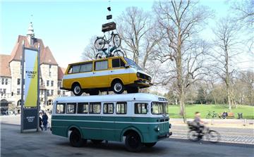 "Pinpointing Progress", 2018 von Maarten Vanden Eynde: So hat man die Bremer Stadtmusikanten noch nie gesehen.