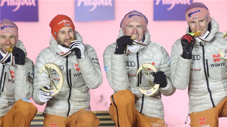 Dankbares „Rennpferd“: Polizist Paschke glänzt in Gelb Pius Paschkes (l) bislang größter Erfolg: Team-Weltmeister 2021 in Oberstdorf.