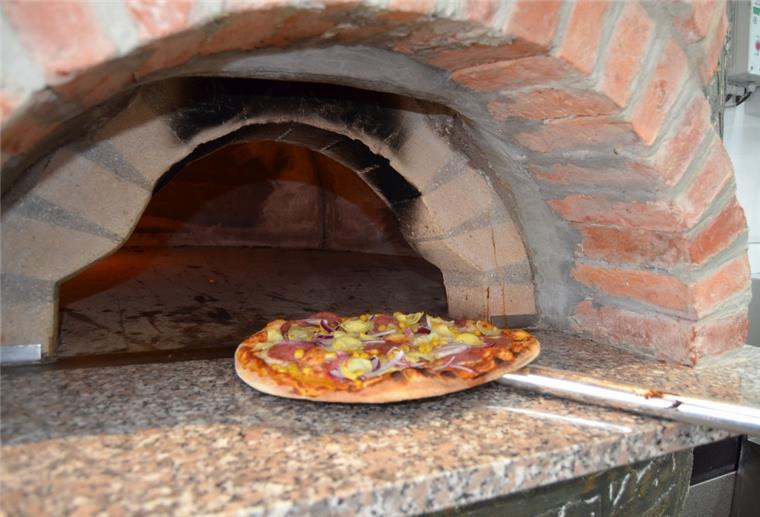 Aus Liebe zum Essen: „il Forno“ Pizza-Steinofen