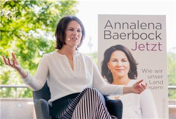 Annalena Baerbock, Kanzlerkandidatin und Bundesvorsitzende von Bündnis 90/Die Grünen, spricht bei der Vorstellung ihres Buches «Jetzt. Wie wir unser Land erneuern»
