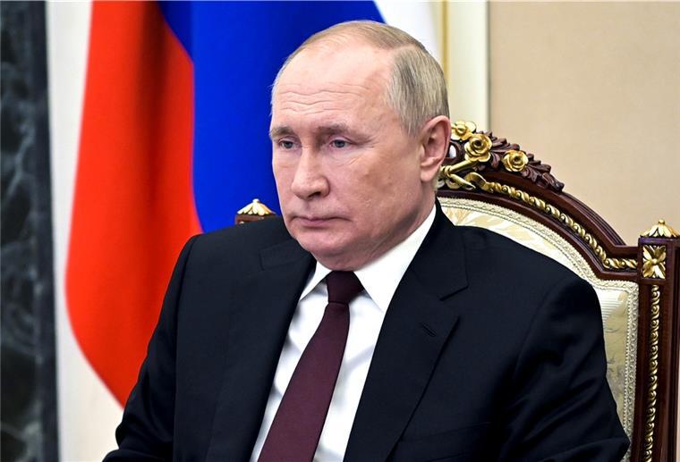 Wladimir Putin, Präsident von Russland, leitet eine Sitzung des Sicherheitsrates per Videokonferenz.