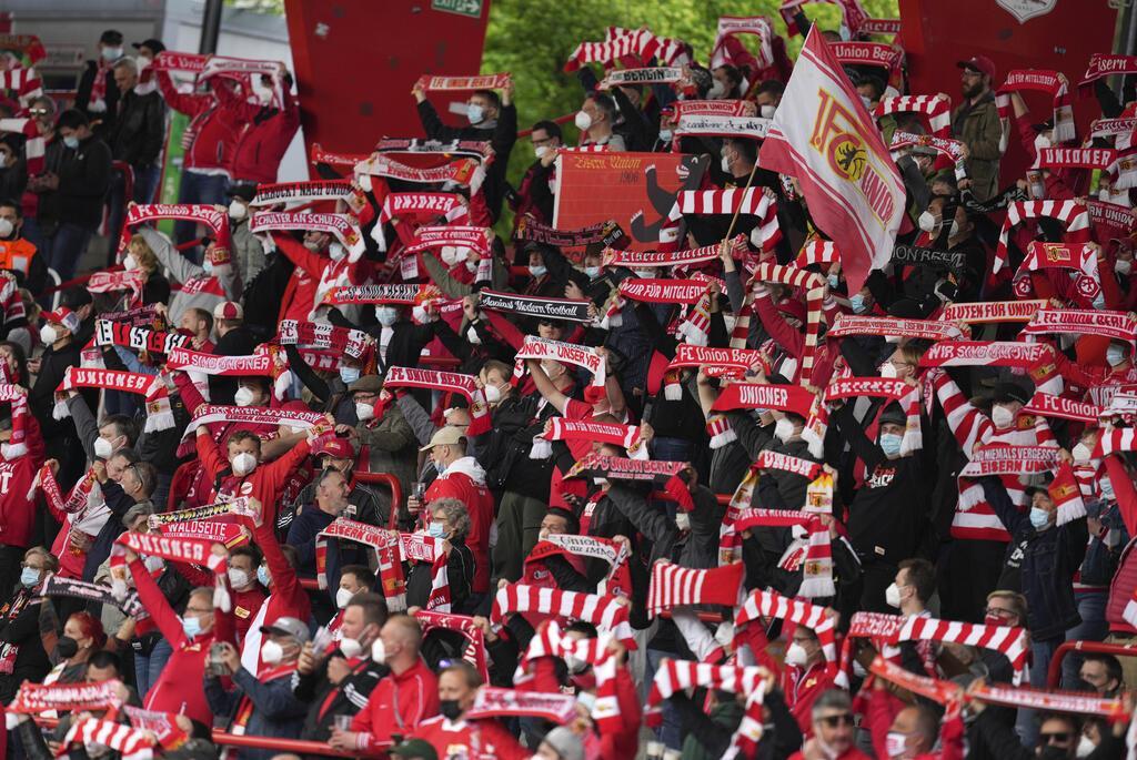 Platz 1: Union Berlin. 13,50 Euro für ein Bier, ein Softgetränk und zwei Bratwür...