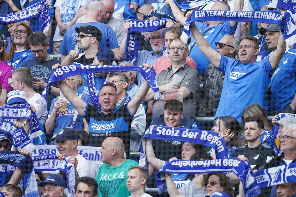 Platz 15: TSG Hoffenheim. 18,20 Euro für ein Bier, ein Softgetränk und zwei Brat...
