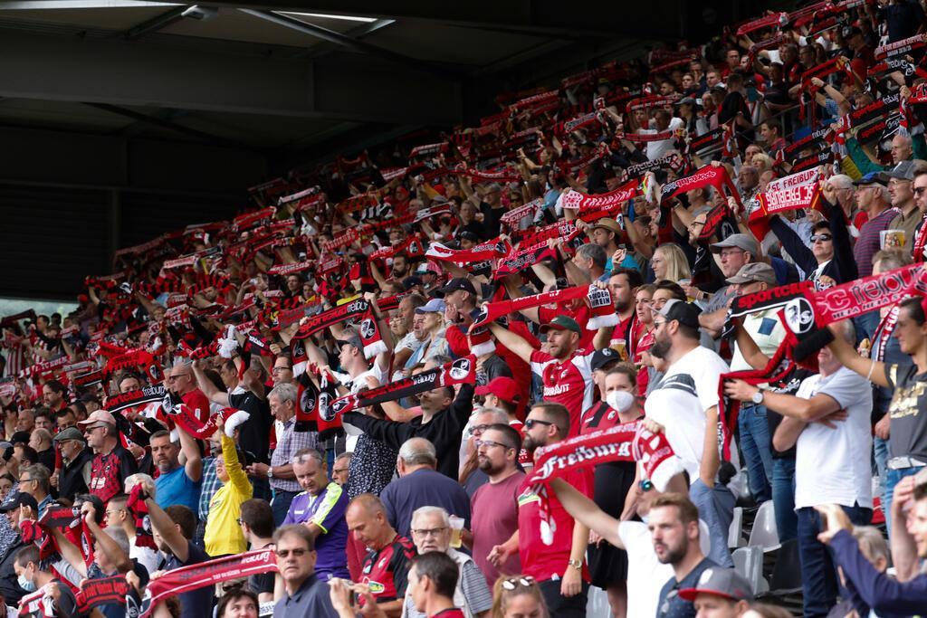 Platz 5: SC Freiburg. 17,40 Euro für ein Bier, ein Softgetränk und zwei Bratwürs...