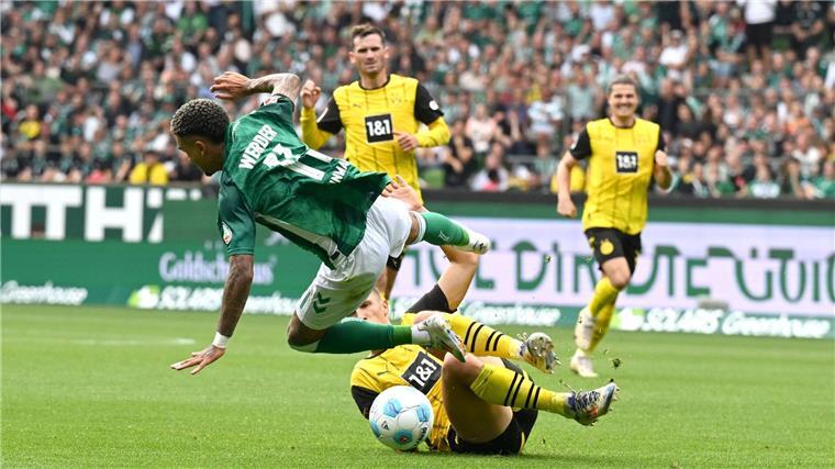 „Eine sehr billige Ausrede“: Dortmunds Sahin unzufrieden Platzverweis für Dortmund: Nationalspieler Nico Schlotterbeck muss in Bremen mit Gelb-Rot vom Platz.