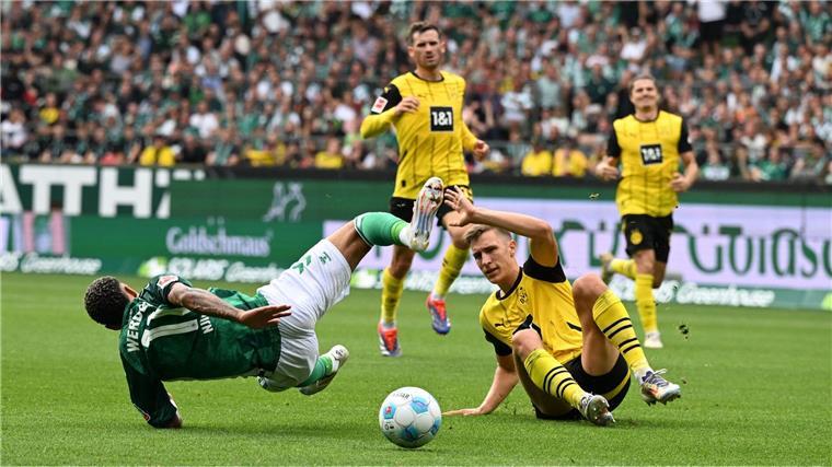 Sahin sauer: „Als Dortmund müssen wir anders auftreten“ Platzverweis für Nico Schlotterbeck: Borussia Dortmund muss das Spiel in Bremen in Unterzahl beenden.