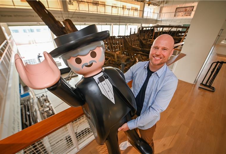 Playmobil wird im Juni das Deutsche Schifffahrtsmuseum erobern. Künstler Oliver Schaffer wird die Hansekogge in seiner Spielewelt zum Leben erwecken.