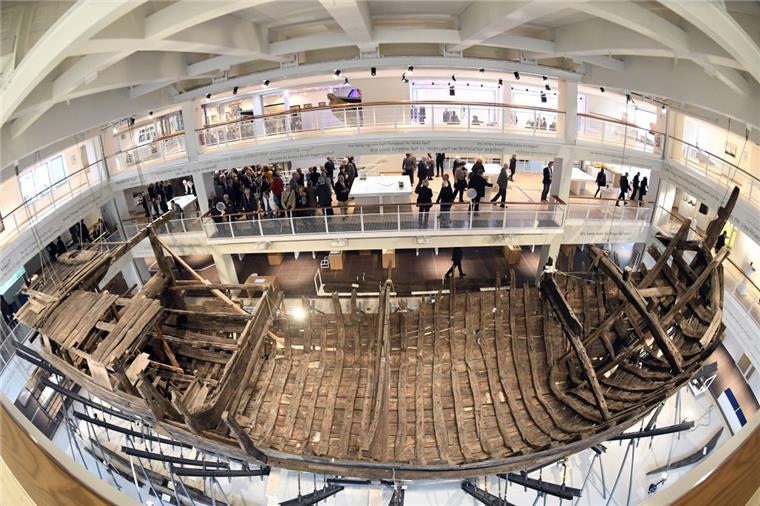 Gute Noten für das Deutsche Schiffahrtsmuseum Pluspunkt bei der Bewertung: In der neuen Kogge-Halle zeigt das Schiffahrtsmuseum, wie sich Objekt und Forschung gut in einer Ausstellung präsentieren lassen.