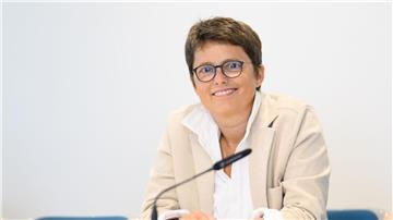 Pörksen übernimmt als Sonderstaatssekretärin die Verantwortung für den Bereich Digitalisierung, IT-Steuerung, -Sicherheit und -Infrastruktur.