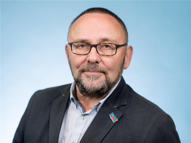 Bremen: Polizei sucht nach Angriff auf AfD-Politiker nach Tatverdächtigen Politiker Frank Magnitz (AfD) wurde in Bremen angegriffen und verletzt.