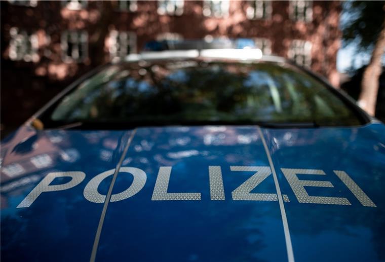  Der Schriftzug «Polizei» ist auf einem Polizeiauto zu sehen. 