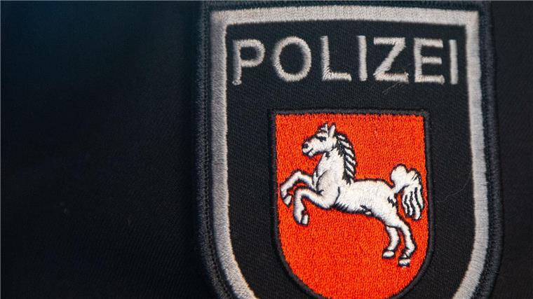 Polizeigewerkschaften sehen keinen Anlass, die Bundesflagge an Uniformen zu erlauben. (Symbolbild)