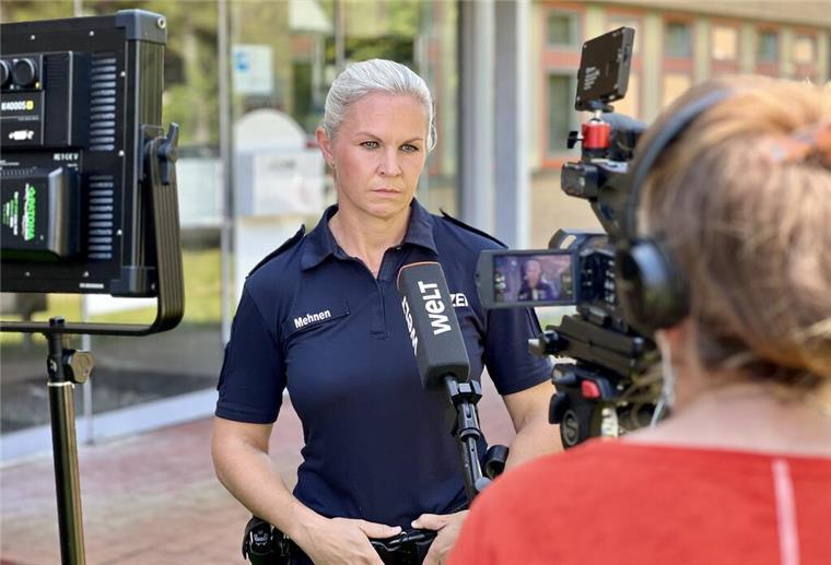 Polizeisprecherin Sara Mehnen beantwortete am Dienstag während einer Pressekonferenz Fragen der Journalisten.