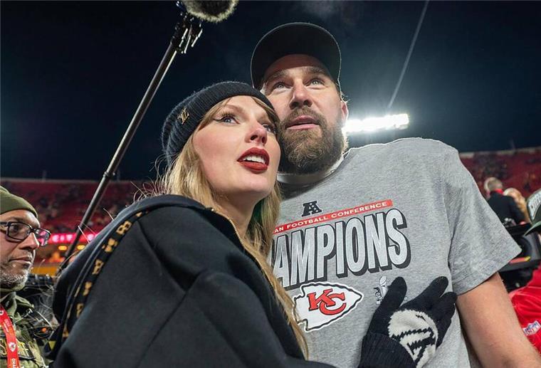 Popstar Taylor Swift und Football-Profi Travis Kelce sind verlobt. (Archivbild) 