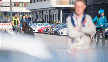 Porschetreffen am Neuen Hafen neben dem Deutschen Auswandererhaus. Foto: Hartman...