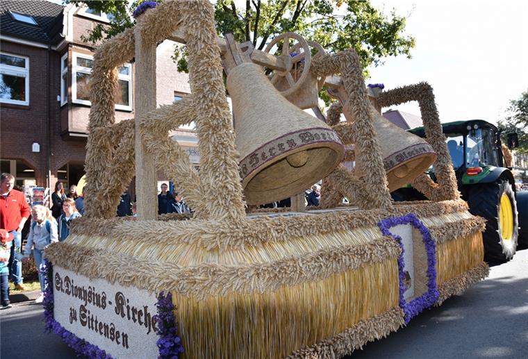 Prächtige Schmuckwagen ziehen durch Sittensen. Ein solches Bild wird es in diesem Jahr nicht geben. 