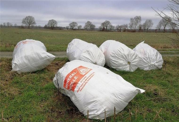 Illegal entsorgt: Prallvolle Müllsäcke liegen seit Wochen in Elmlohe Prallvolle Müllsäcke liegen seit Dezember illegal in Elmlohe