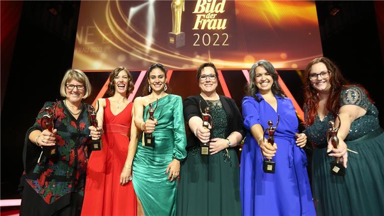 Preisträgerinnen unter sich: Marga Flader, Katharina Bach, Sharzad Enderle, Kerstin Held, Günes Seyfarth und Jasmin Thamer (von links) erhielte die Goldene Bild der Frau.