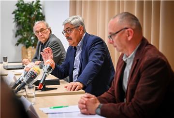 Pressekonferenz im Lagezentrum in der Hochschule mit Melf Grantz, Ronny Möckel, Michael Frost und Volker Heigenmooser.
