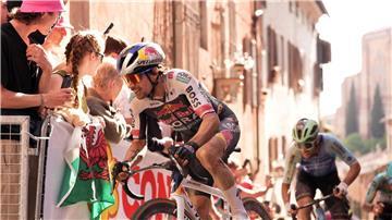 Primož Roglič kämpft beim Giro um den Anschluss.