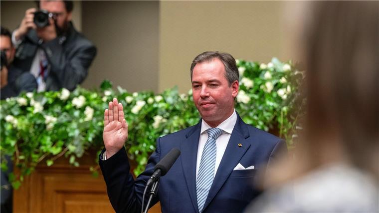 Neue Generation: Luxemburg steht vor Thronwechsel Prinz Guillaume, Erbgroßherzog von Luxemburg, schwört nach seiner Ernennung zum „Lieutenant-Représentant“ im Abgeordnetenhaus auf die luxemburgische Verfassung.