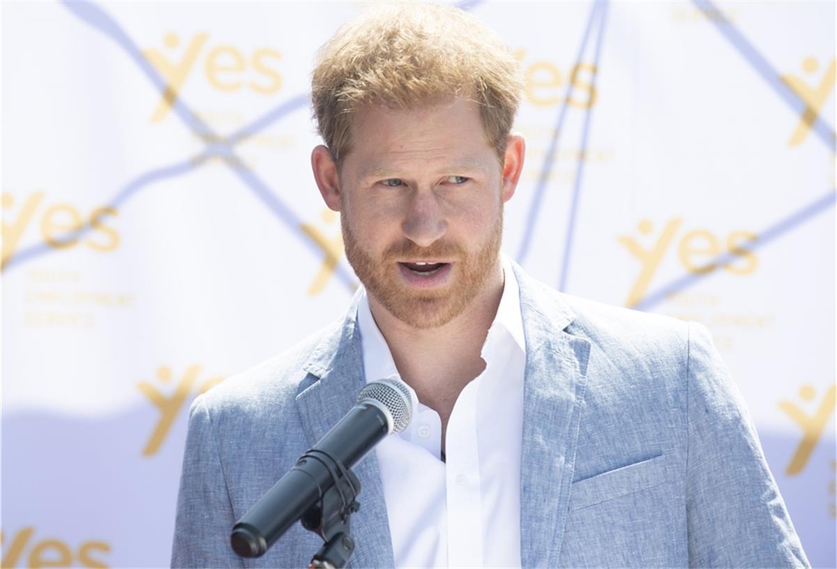 Prinz Harry: Dianas Tod hat ein Loch hinterlassen Prinz Harry hat im Vorwort eines Kinderbuches beschrieben, wie traurig er nach dem Tod seiner Mutter war.