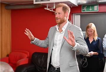 Prinz Harry ist zu Besuch in Nottingham.