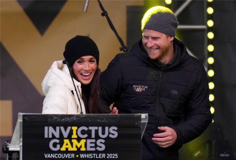König Charles bekommt Crashkurs in American Football Prinz Harry und seine Frau Herzogin Meghan sind in Kanada.