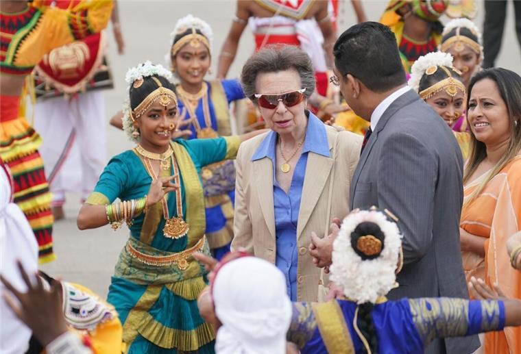 Prinzessin Anne besucht Sri Lanka Prinzessin Anne wird bei ihrer Ankunft in Sri Lanka mit einer Tanzaufführung begrüßt.