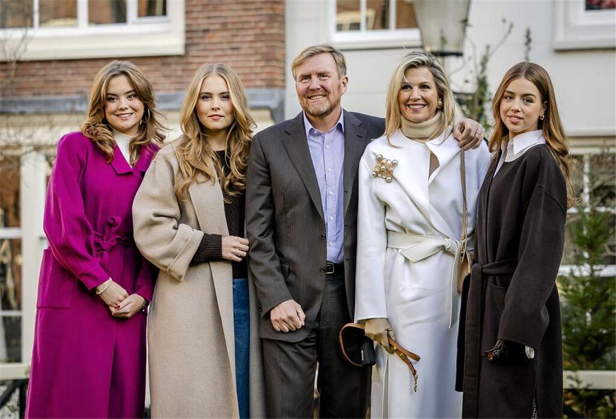 Prinzessin Ariane (l) hat nach Angaben ihrer Mutter Augenprobleme. 
