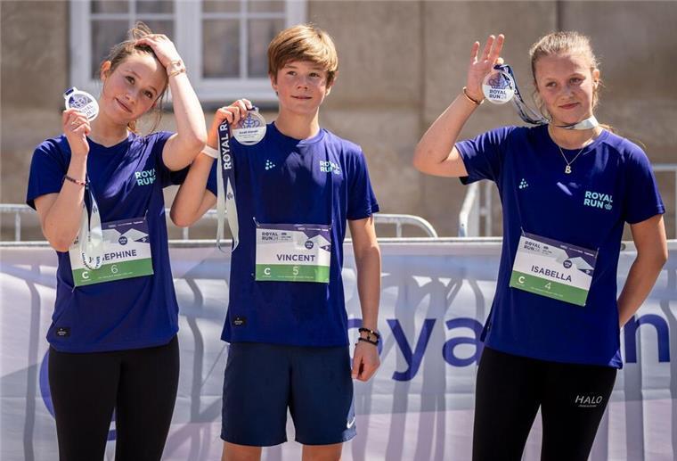Prinzessin Josephine (l-r) Prinz Vincent  und Prinzessin Isabella von Dänemark nach dem Ein-Meilen-Lauf im Rahmen des Königslauf.