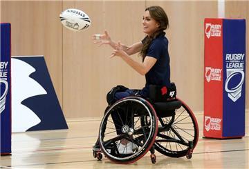 Prinzessin Kate versucht sich im Rollstuhl-Rugby.