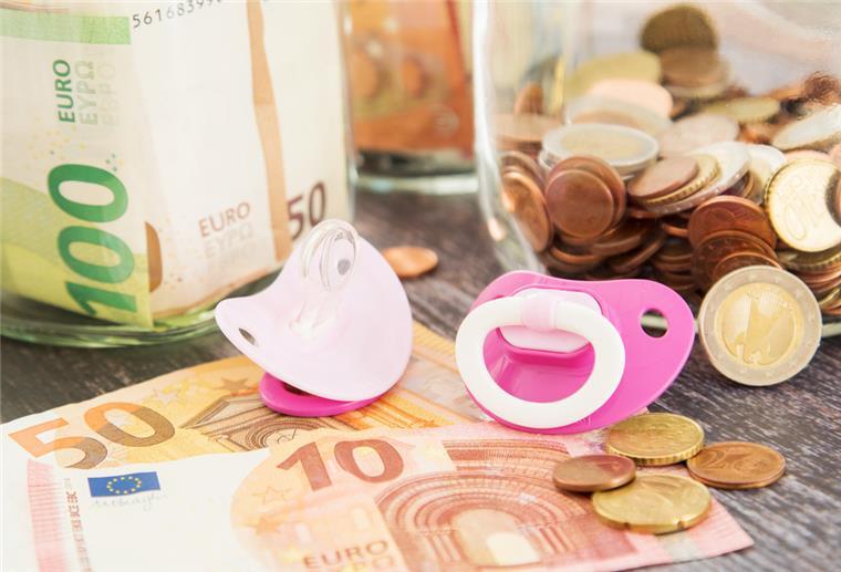 Pro Kind werden im kommenden Monat 100 Euro ausgezahlt.