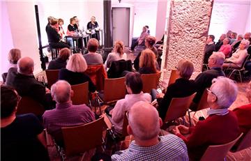 Pro und Kontra Widerspruchslösung: Bei der Podiumsdiskussion von NORDSEE-ZEITUNG und dem Verein Lichtblicke ging es in Bremerhaven um die Organspende.